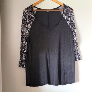 Quarter length sleeve blouse